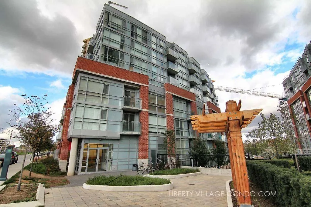 Pinnacle Suites - Queen West Lofts