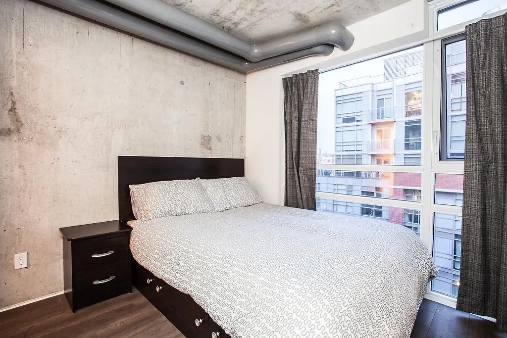 Pinnacle Suites - Queen West Lofts Apartment Toronto