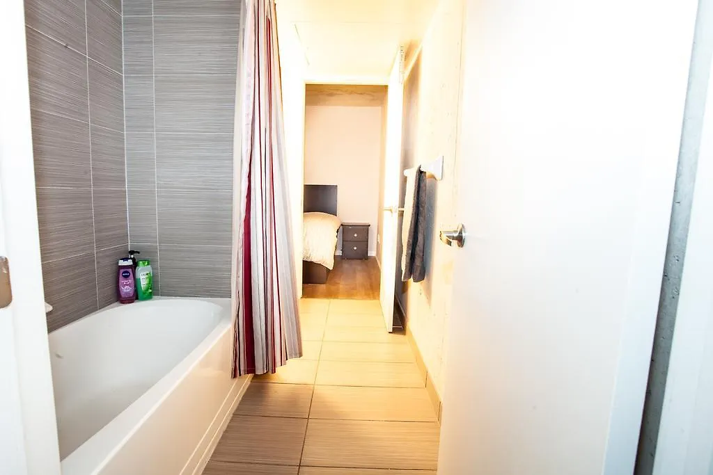 Pinnacle Suites - Queen West Lofts Apartment