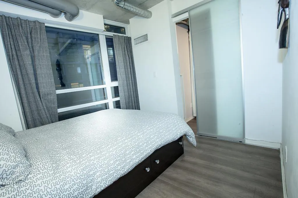 Apartment Pinnacle Suites - Queen West Lofts