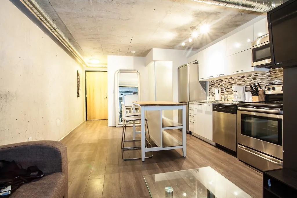 Pinnacle Suites - Queen West Lofts Apartment Toronto